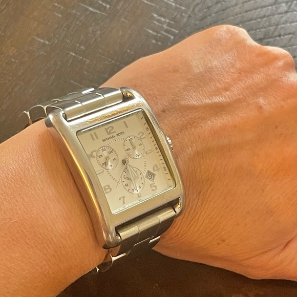 Watch - Picture 4 of 5